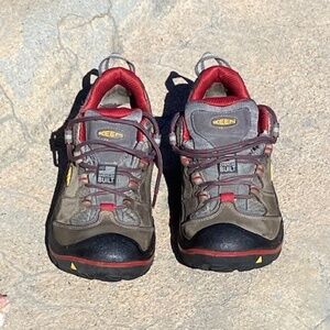 Keen Women's Durand leather waterproof low-top hiking boots/shoes